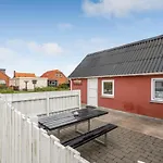 Vakantiehuis Lovely In With Kitchen