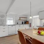 Lovely In With Kitchen Hébergement de vacances *